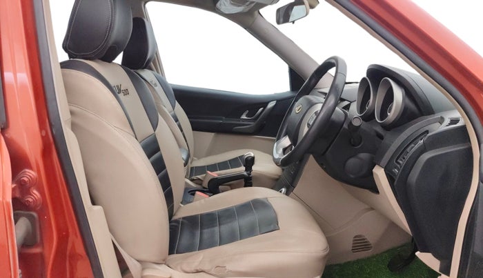 2017 Mahindra XUV500 W9, Diesel, Manual, 1,40,263 km, Right Side Front Door Cabin