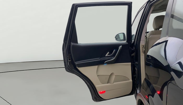 2017 Mahindra XUV500 W10, Diesel, Manual, 65,122 km, LHS Rear Door