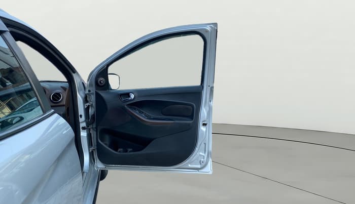 2018 Ford FREESTYLE TITANIUM PLUS 1.2 PETROL, Petrol, Manual, 63,420 km, RHS Front Door