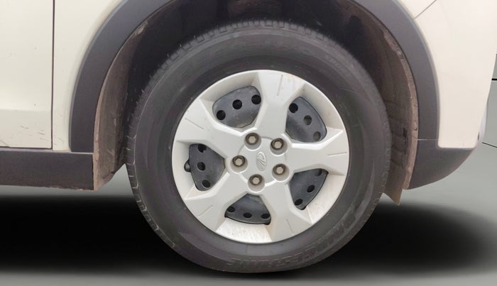 2022 Mahindra XUV300 W6 1.2 PETROL AMT, Petrol, Automatic, 36,886 km, Right Front Wheel