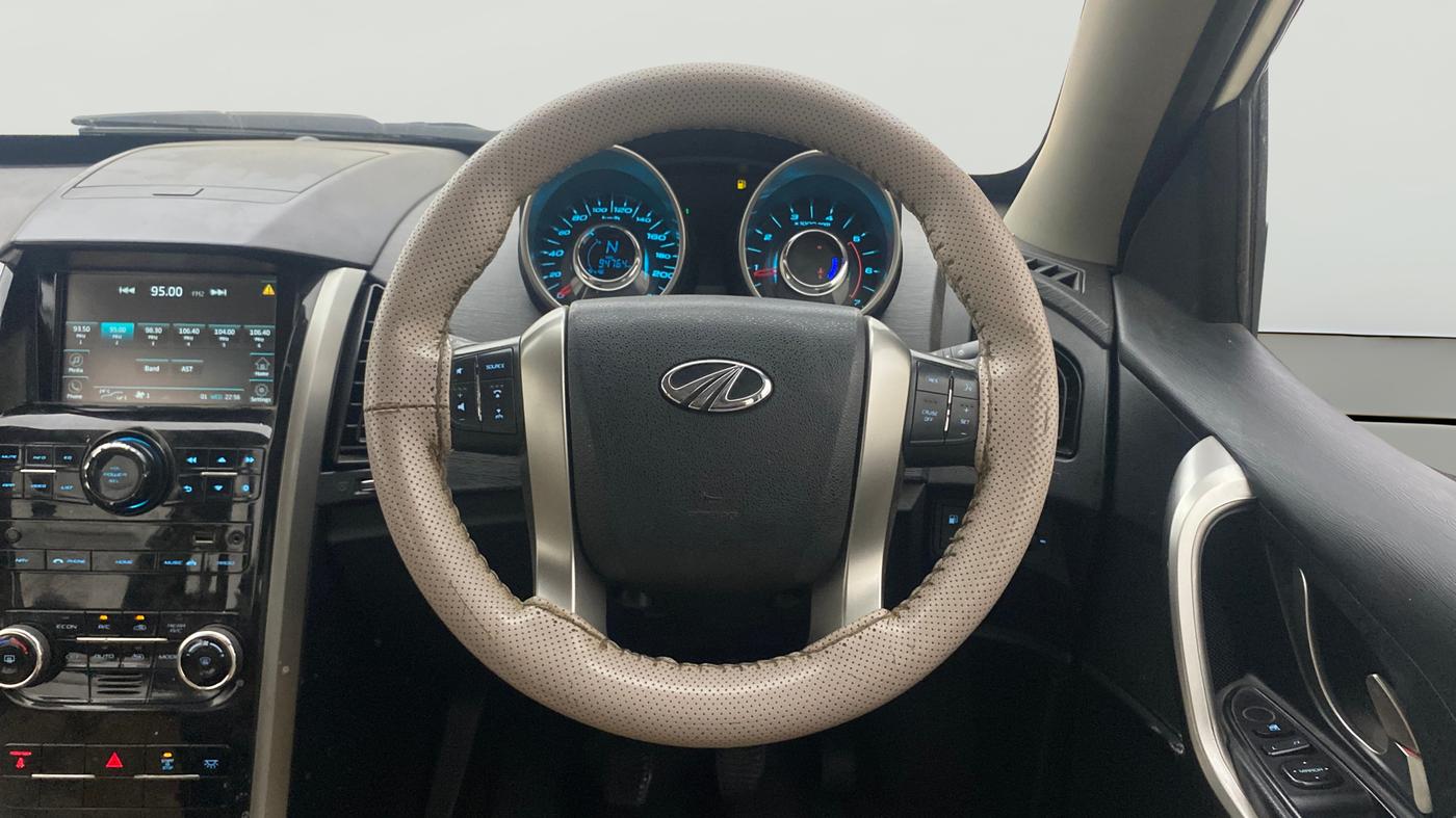 2019 Mahindra XUV500 W7, Diesel, Manual, 94,736 km, Steering Wheel Close Up