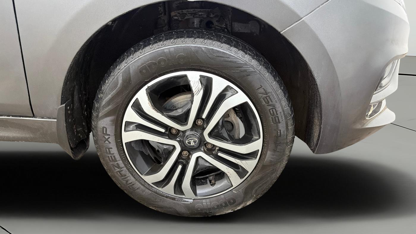 2024 Tata Tiago XTA CNG , CNG, Automatic, 50,745 km, Right Front Wheel
