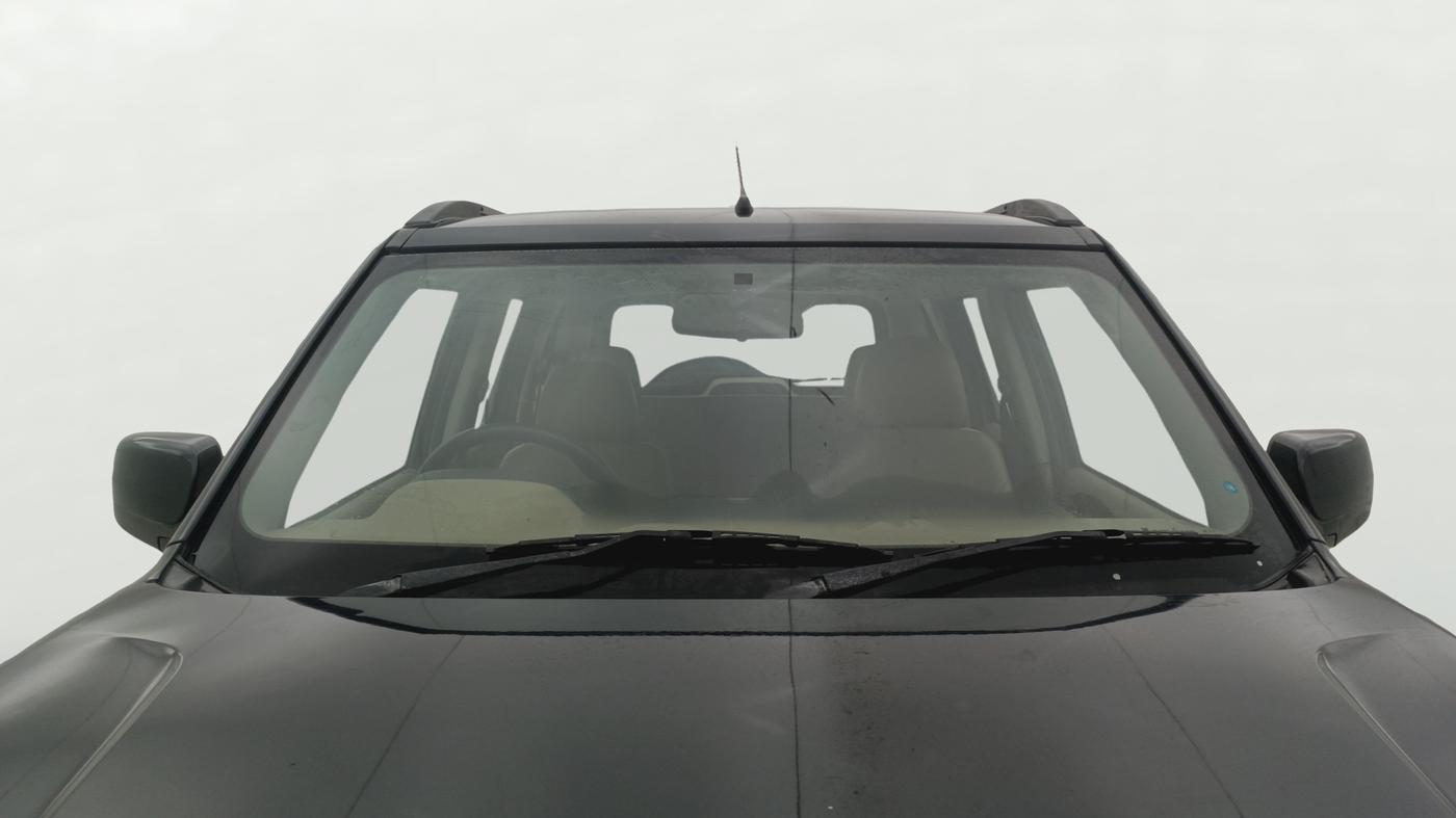 2015 Mahindra TUV300 T8, Diesel, Manual, 1,30,605 km, Front Windshield