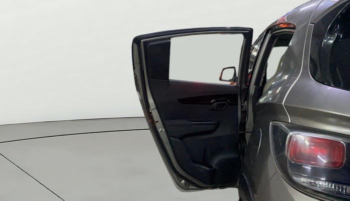 2018 Mahindra KUV 100 NXT K8 P 6 STR, Petrol, Manual, 85,392 km, LHS Rear Door