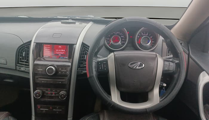 2014 Mahindra XUV500 W8, Diesel, Manual, 1,24,651 km, Steering Wheel Close Up