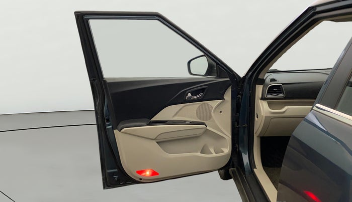 2019 Mahindra XUV300 W8 1.2 PETROL, Petrol, Manual, 84,109 km, LHS Front Door
