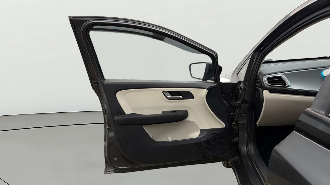 2023 Tata ALTROZ XZA, Petrol, Automatic, 23,796 km, LHS Front Door