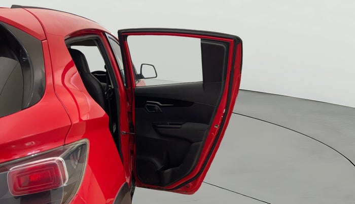 2018 Mahindra KUV 100 NXT K8 P 6 STR, CNG, Manual, 47,875 km, RHS Rear Door
