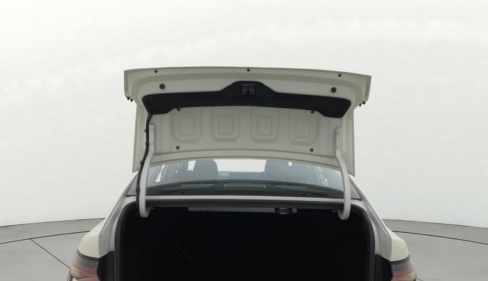 2024 Hyundai Verna SX (O) 1.5 TURBO PETROL DCT, Petrol, Automatic, 8,429 km, Boot Door Open