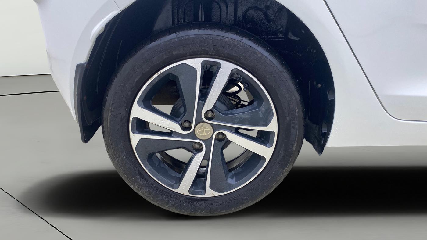 2022 Tata ALTROZ XZ PETROL, Petrol, Manual, 54,827 km, Right Rear Wheel