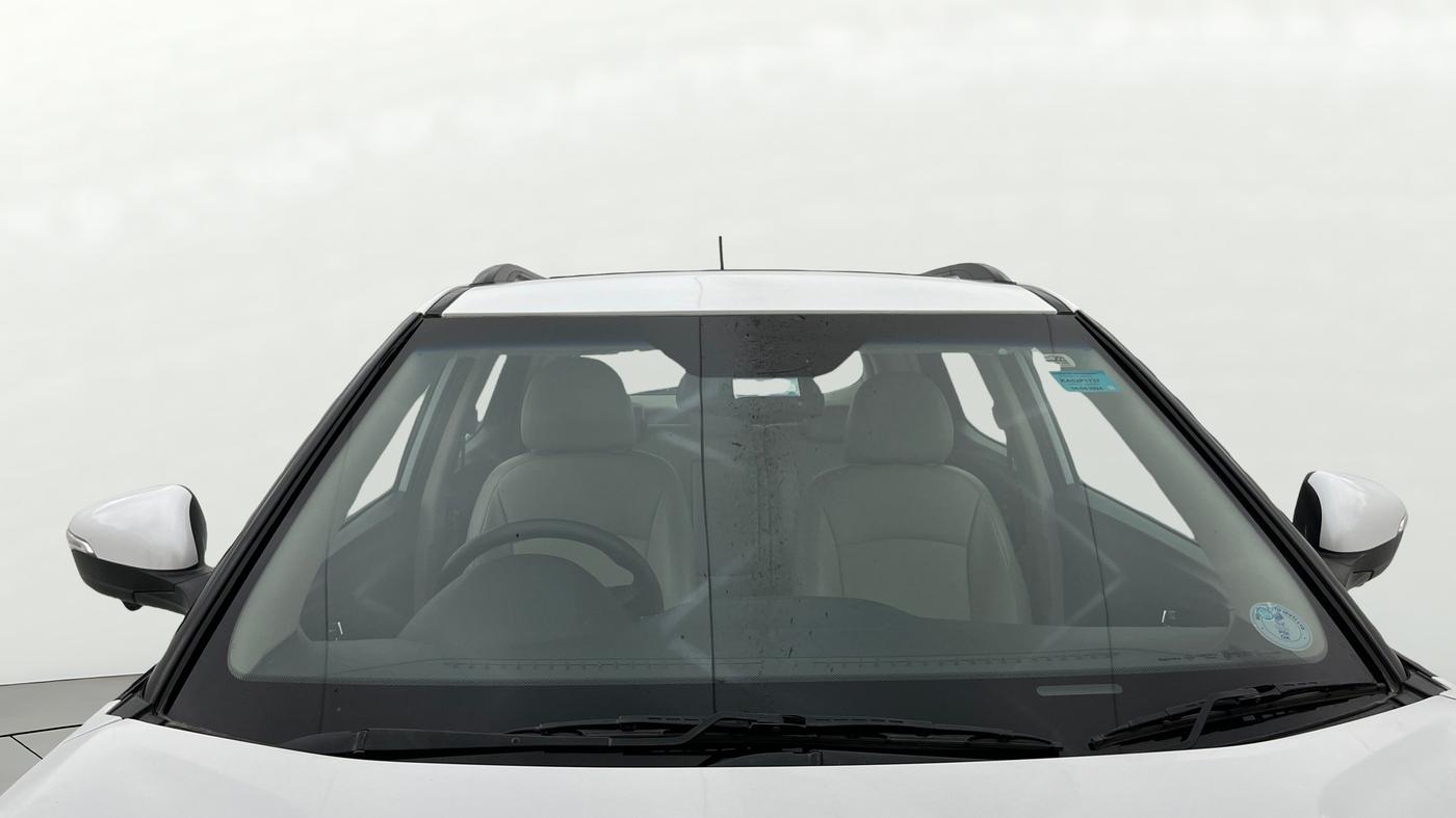 2024 Mahindra XUV300 W8 (O) 1.2 PETROL AMT, Petrol, Automatic, 16,200 km, Front Windshield
