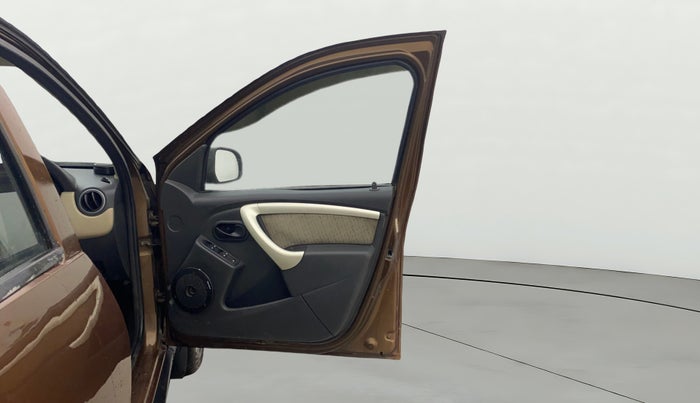 2014 Renault Duster 85 PS RXL DIESEL (OPT), Diesel, Manual, 1,26,494 km, RHS Front Door