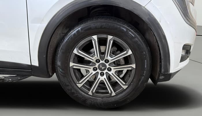 2022 Mahindra XUV700 AX 7 LUXURY P AT 7 STR, Petrol, Automatic, 48,653 km, Right Front Wheel