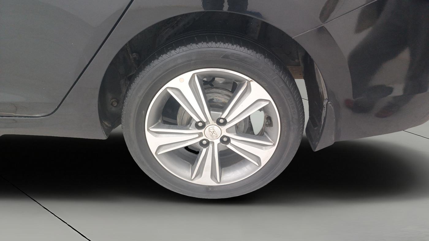 2017 Hyundai Verna 1.6 VTVT SX, Petrol, Manual, 62,049 km, Left Rear Wheel
