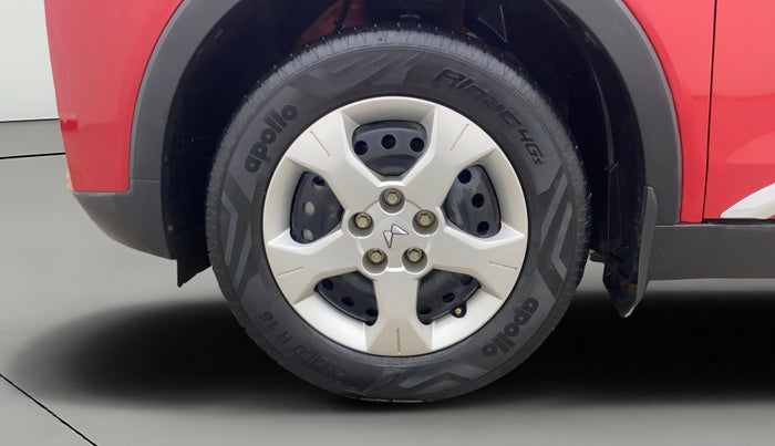 2023 Mahindra XUV300 W6 1.2 PETROL, Petrol, Manual, 3,926 km, Left Front Wheel