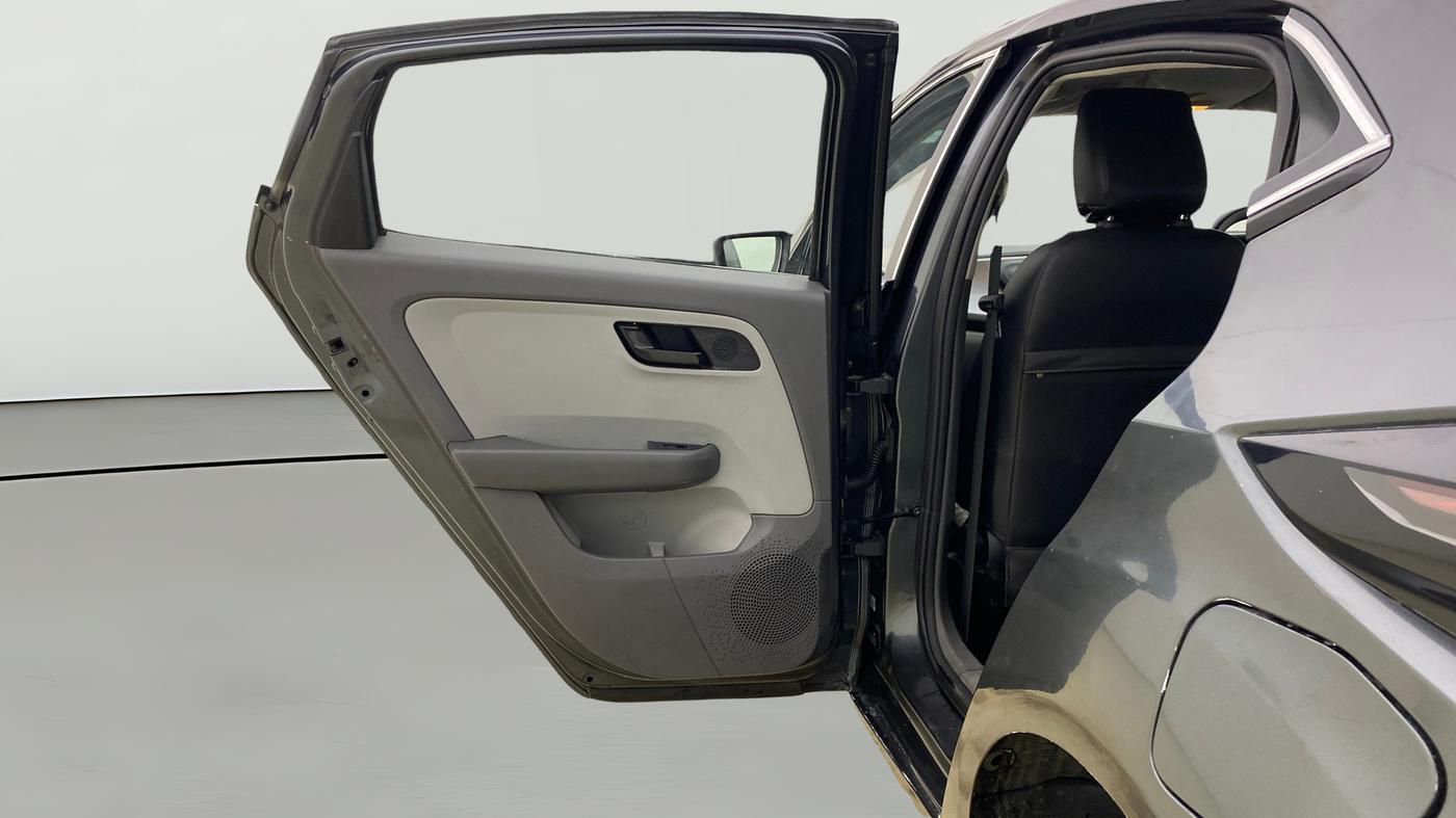 2020 Tata ALTROZ XT PETROL, CNG, Manual, 70,603 km, LHS Rear Door