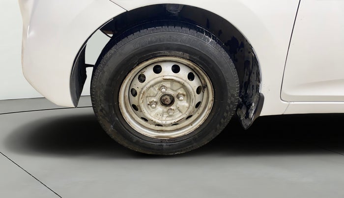 2015 Hyundai Eon ERA +, CNG, Manual, 98,719 km, Left Front Wheel