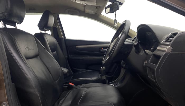 2015 Maruti Ciaz ZXI, Petrol, Manual, 1,05,449 km, Right Side Front Door Cabin