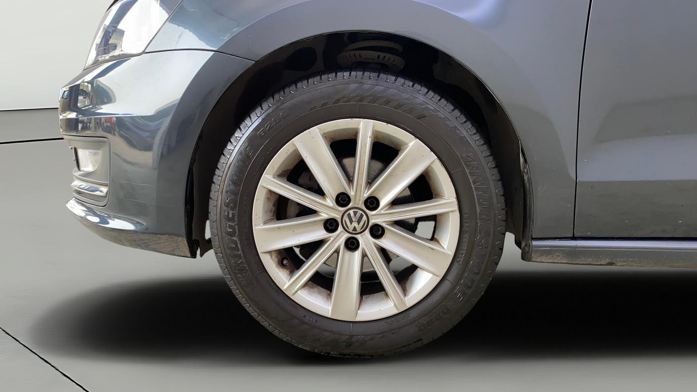 2017 Volkswagen Vento 1.2 TSI HIGHLINE PLUS AT, Petrol, Automatic, 57,573 km, Left Front Wheel