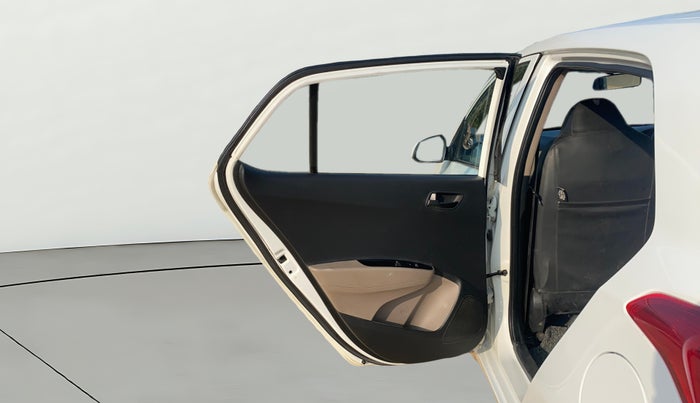 2018 Hyundai Grand i10 MAGNA 1.2 KAPPA VTVT, Petrol, Manual, 1,11,736 km, LHS Rear Door