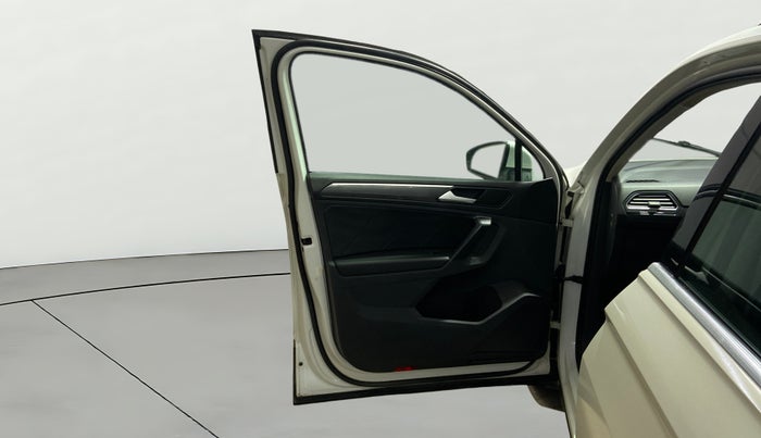 2019 Volkswagen TIGUAN HIGHLINE TDI AT, Diesel, Automatic, 1,21,122 km, LHS Front Door
