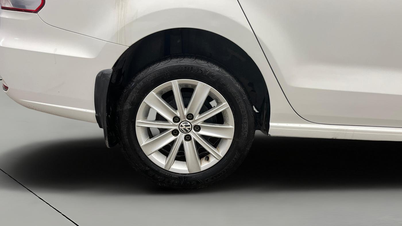 2016 Volkswagen Vento HIGHLINE PETROL AT, Petrol, Automatic, 44,167 km, Right Rear Wheel