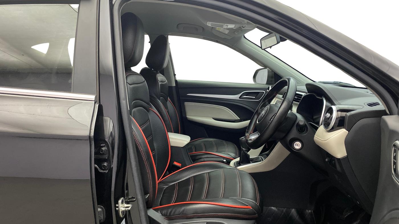 2022 MG ASTOR SUPER EX 1.5 MT, Petrol, Manual, 54,089 km, Right Side Front Door Cabin