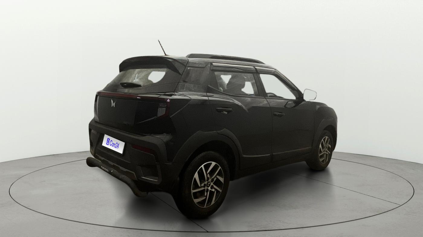 2025 Mahindra XUV 3XO AX5 1.2 L TCMPFI AT, Petrol, Automatic, 19,479 km, Right Back Diagonal