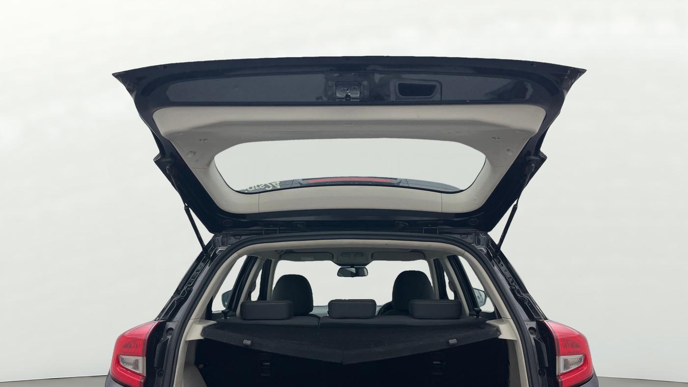 2019 Mahindra XUV300 W8 1.2 PETROL, Petrol, Manual, 55,445 km, Boot Door Open
