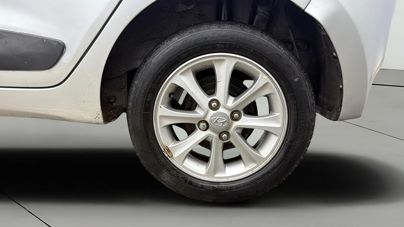 2015 Hyundai Grand i10 ASTA AT 1.2 KAPPA VTVT, Petrol, Automatic, 30,270 km, Left Rear Wheel