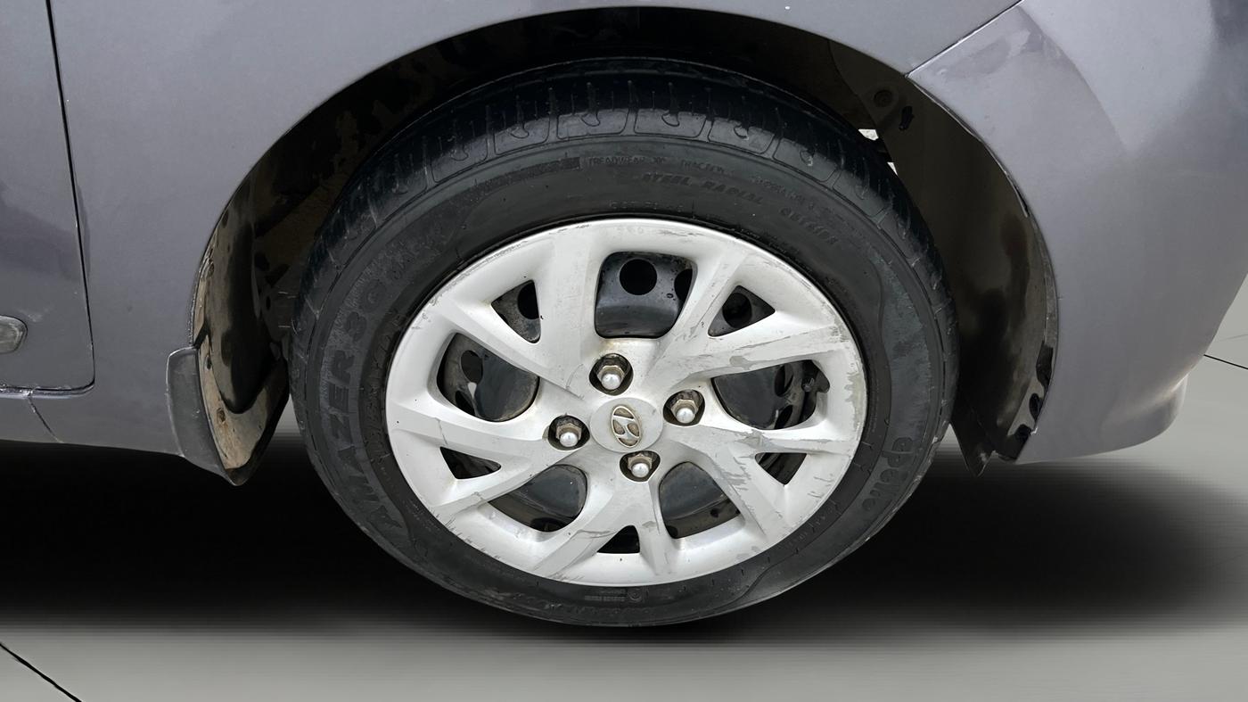 2017 Hyundai Grand i10 SPORTZ (O) 1.2 KAPPA VTVT, Petrol, Manual, 47,661 km, Right Front Wheel