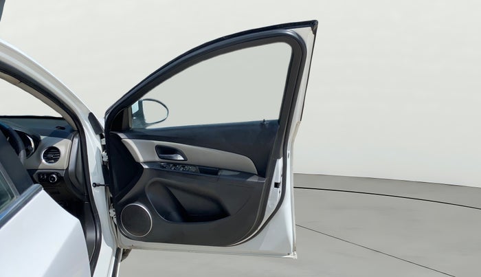 2017 Chevrolet Cruze LTZ, Diesel, Manual, 86,041 km, RHS Front Door