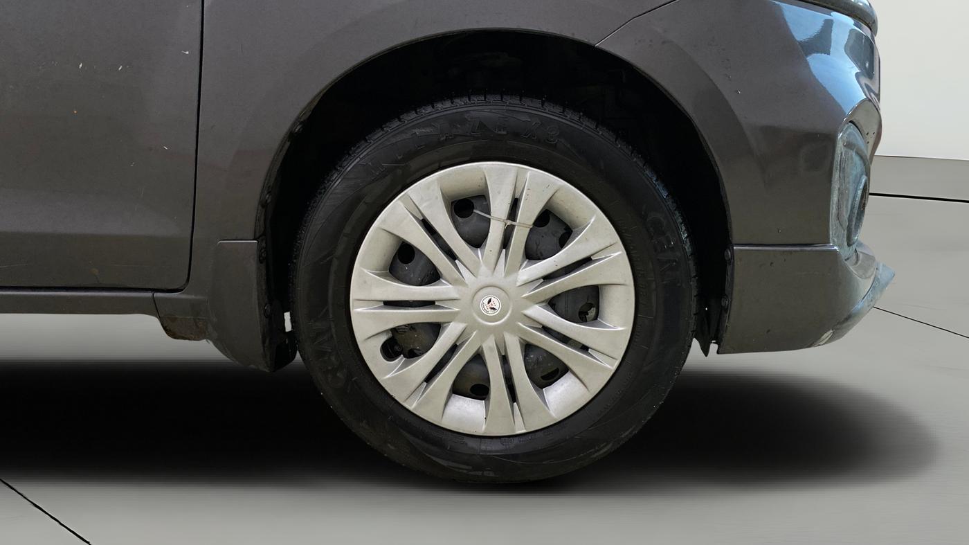2017 Maruti Ertiga VXI CNG, CNG, Manual, 1,01,588 km, Right Front Wheel