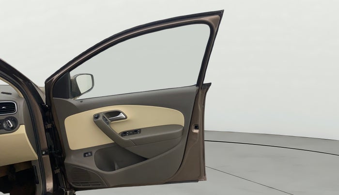 2015 Volkswagen Vento HIGHLINE 1.6 MPI, Petrol, Manual, 68,636 km, RHS Front Door