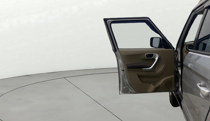 2018 Mahindra TUV300 T8, Diesel, Manual, 1,16,362 km, LHS Front Door