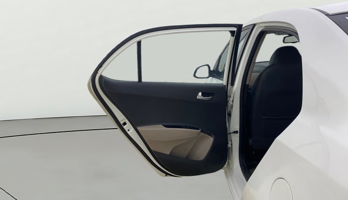 2016 Hyundai Xcent SX 1.2, CNG, Manual, 1,05,179 km, LHS Rear Door