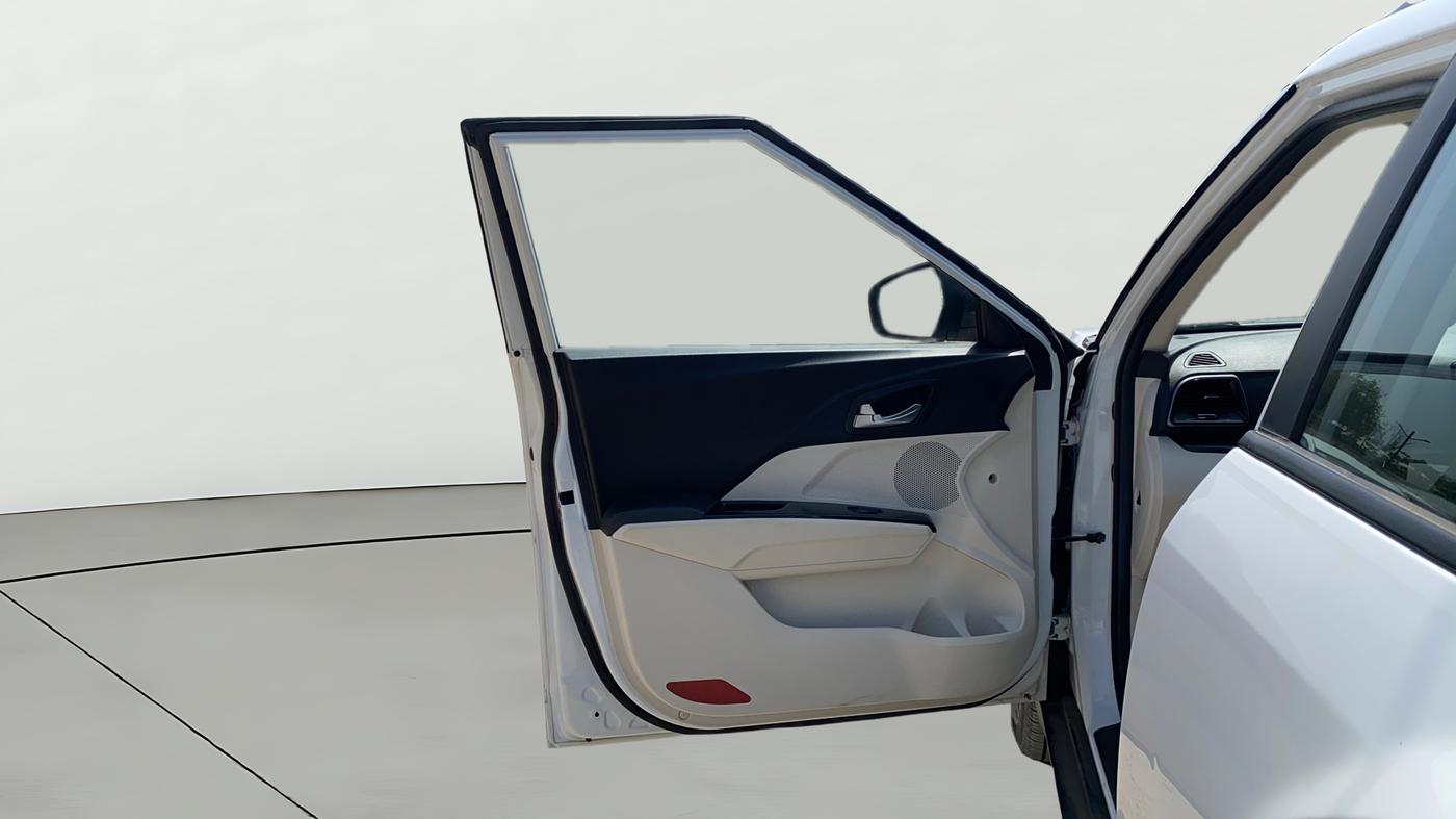 2024 Mahindra XUV 3XO AX5 1.2 L TCMPFI AT, Petrol, Automatic, 41,138 km, LHS Front Door