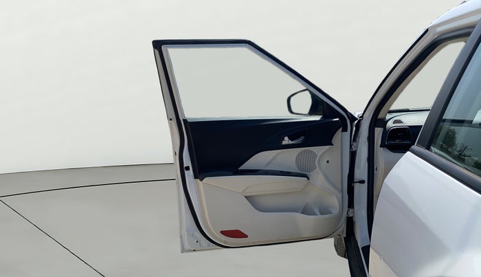 2024 Mahindra XUV 3XO AX5 1.2 L TCMPFI AT, Petrol, Automatic, 41,138 km, LHS Front Door