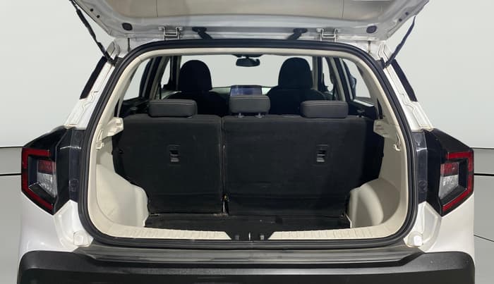2024 Mahindra XUV 3XO AX5 1.2 L TCMPFI AT, Petrol, Automatic, 31,685 km, Boot Open Zoomed View