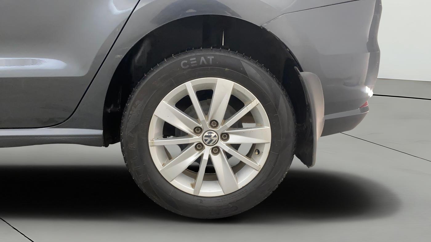2017 Volkswagen Ameo HIGHLINE PLUS 1.5L AT 16 ALLOY, Diesel, Automatic, 84,772 km, Left Rear Wheel