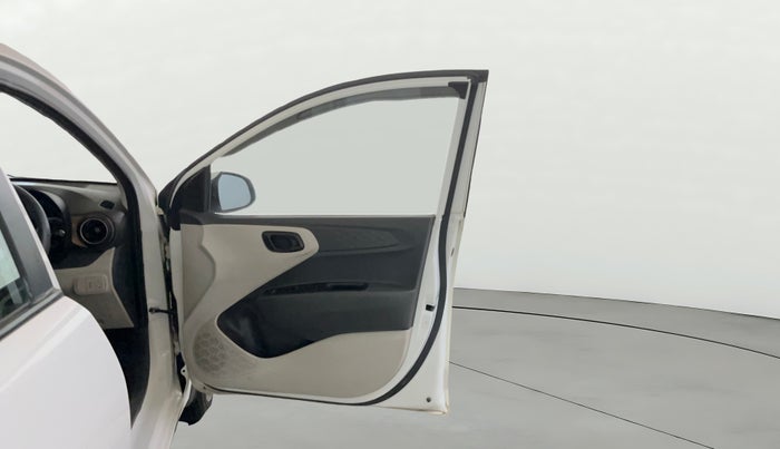 2022 Hyundai AURA S 1.2 CNG, CNG, Manual, 87,289 km, RHS Front Door