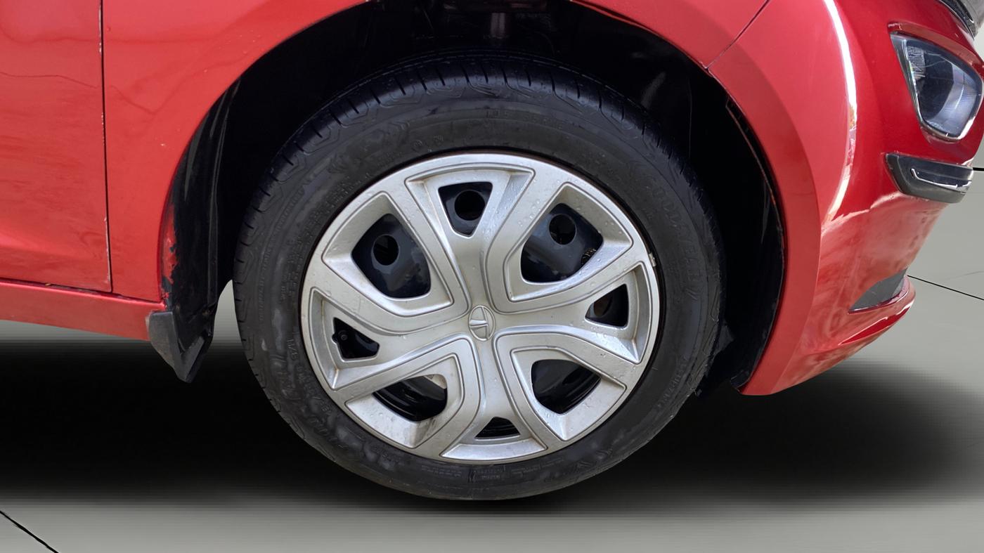 2022 Tata ALTROZ XT PETROL, Petrol, Manual, 25,569 km, Right Front Wheel