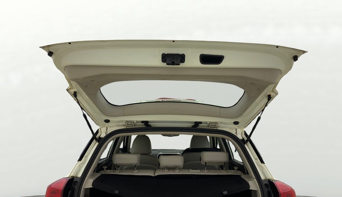 2020 Mahindra XUV300 W8 (O) 1.2 PETROL, Petrol, Manual, 42,702 km, Boot Door Open