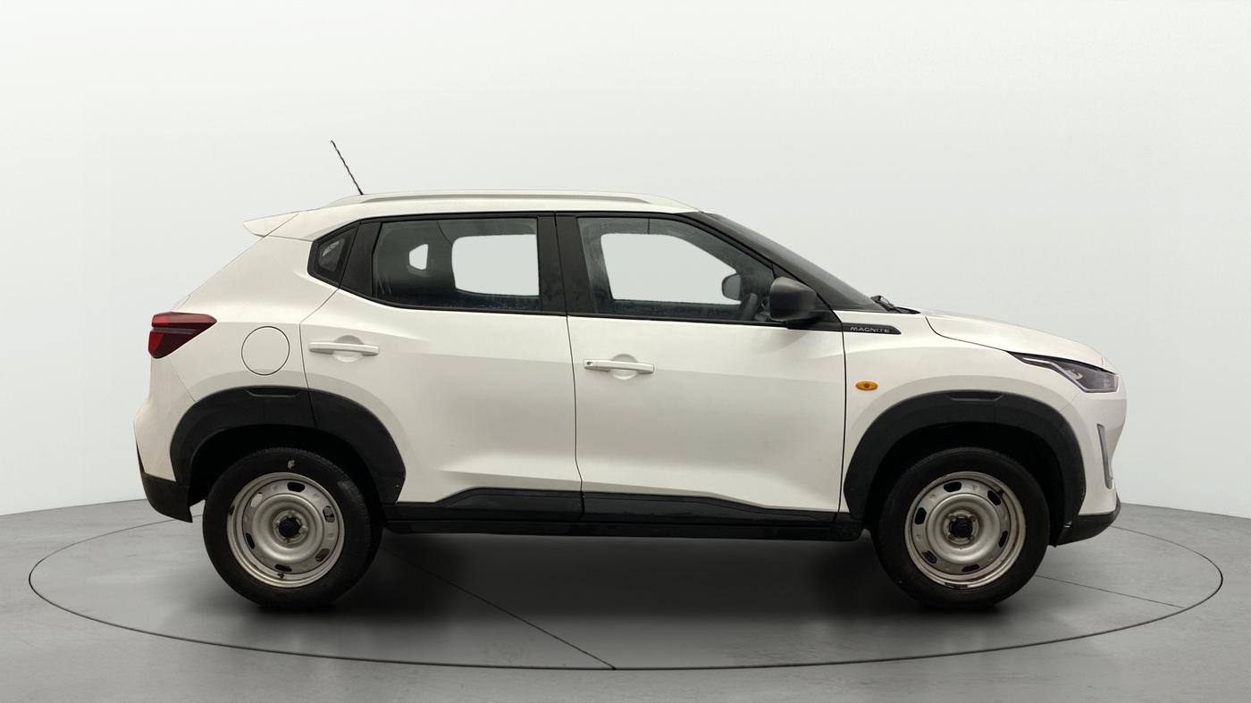 2022 Nissan MAGNITE XE, Petrol, Manual, 13,374 km, Right Side View