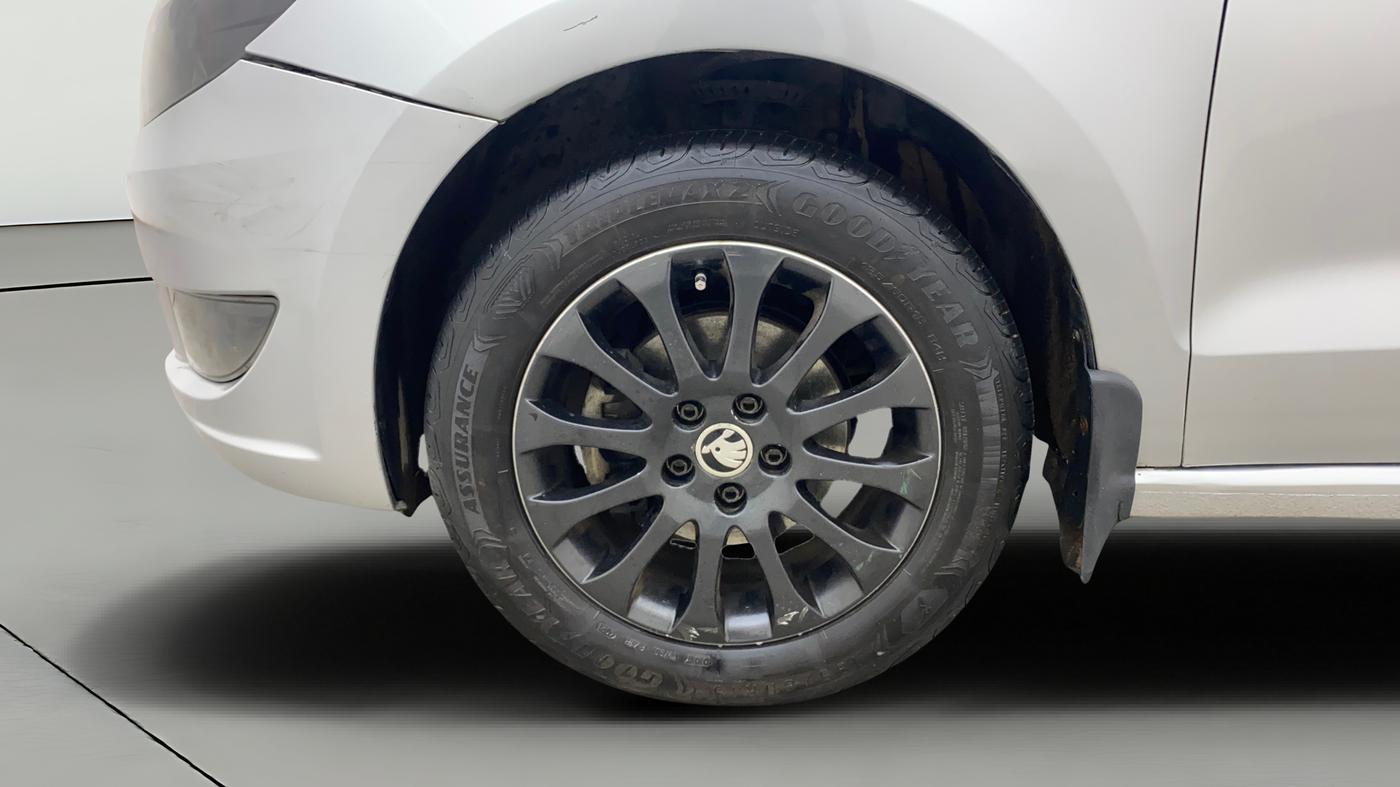 2014 Skoda Rapid 1.5 TDI CR ELEGANCE AT, Diesel, Automatic, 49,586 km, Left Front Wheel