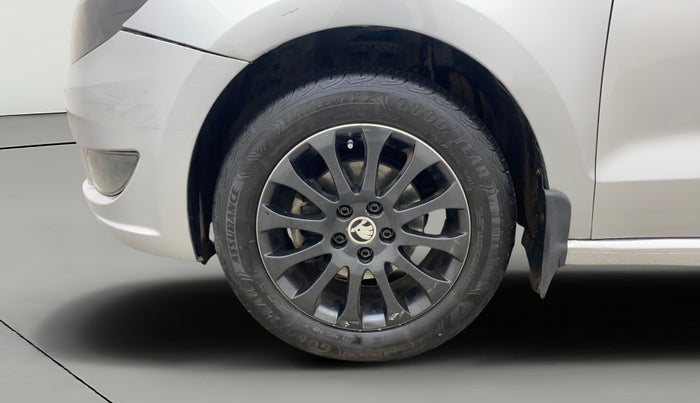 2014 Skoda Rapid 1.5 TDI CR ELEGANCE AT, Diesel, Automatic, 49,586 km, Left Front Wheel