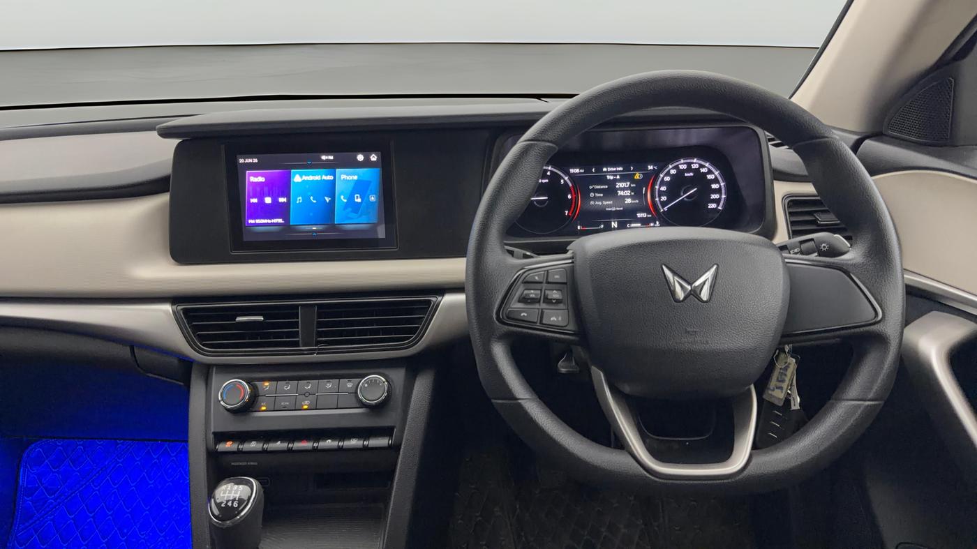 2023 Mahindra XUV700 MX P MT 5 STR, Petrol, Manual, 15,048 km, Steering Wheel Close Up