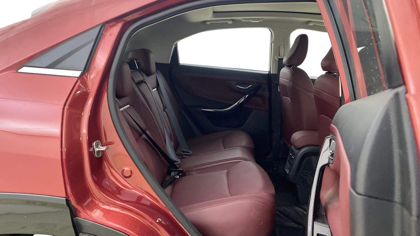 2025 Tata Curvv Accomplished S 1.2 Petrol 7DCA, Petrol, Automatic, 4,303 km, Right Side Rear Door Cabin