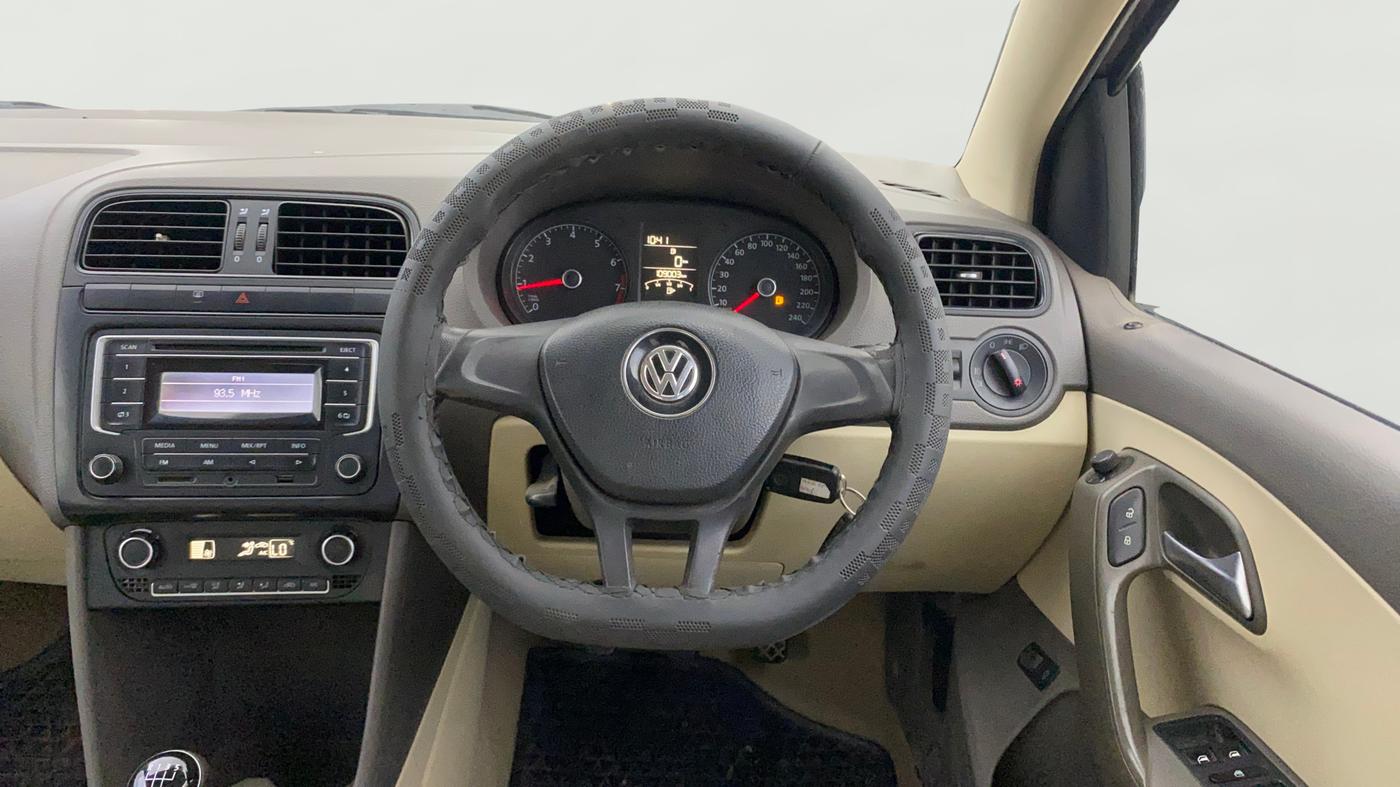 2015 Volkswagen Vento COMFORTLINE 1.6, Petrol, Manual, 1,08,866 km, Steering Wheel Close Up