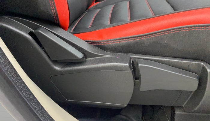 2022 Renault TRIBER RXZ, Petrol, Manual, 20,854 km, Driver Side Adjustment Panel